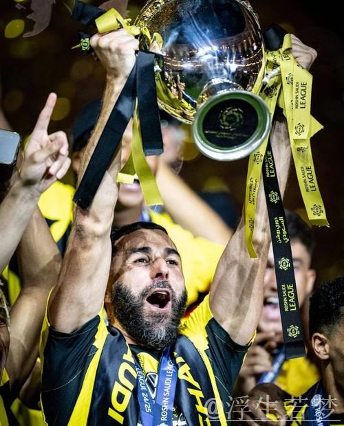 本泽马37岁仍势不可挡:60分钟梅开二度助队夺冠,赛季33场砍下25球拿下双冠 本泽马37岁仍势不可挡:60分钟梅开二度助队夺冠,赛季33场砍下25球拿下双冠